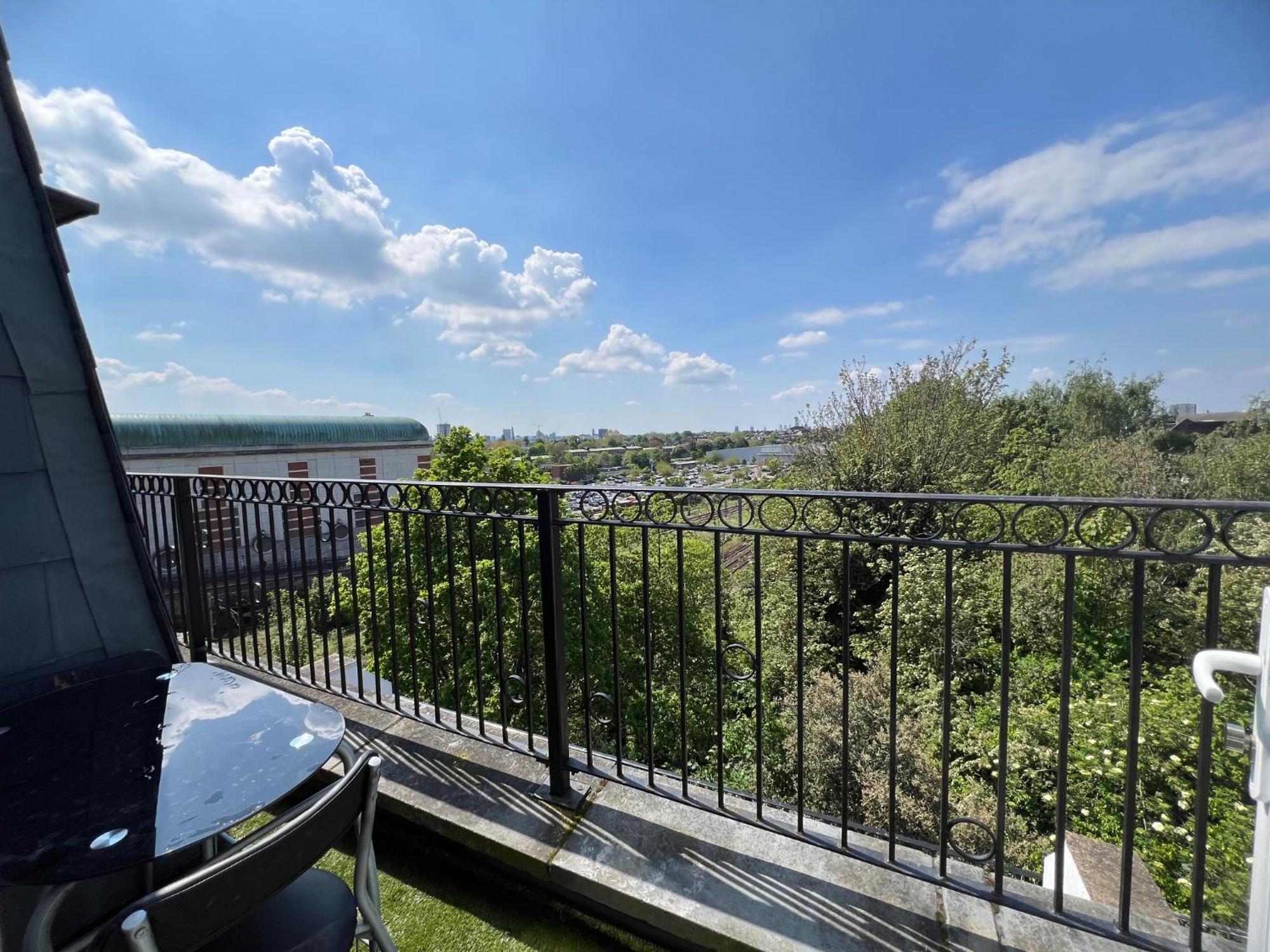 Comfy 2 Bedroom Apartments - Finchley Road, Лондон Экстерьер фото